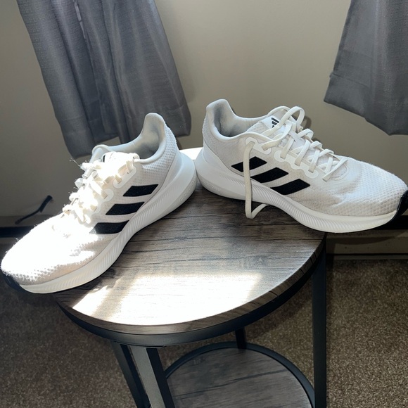 Women’s Adidas running cloud foam shoes - Picture 3 of 4